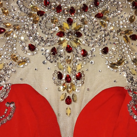 GORGEOUS RED EVENING GOWN - Picture 11 of 16